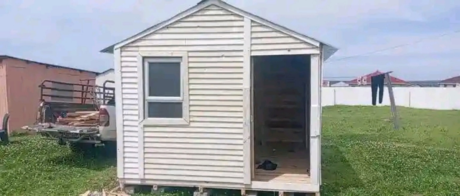 Compact wooden structure